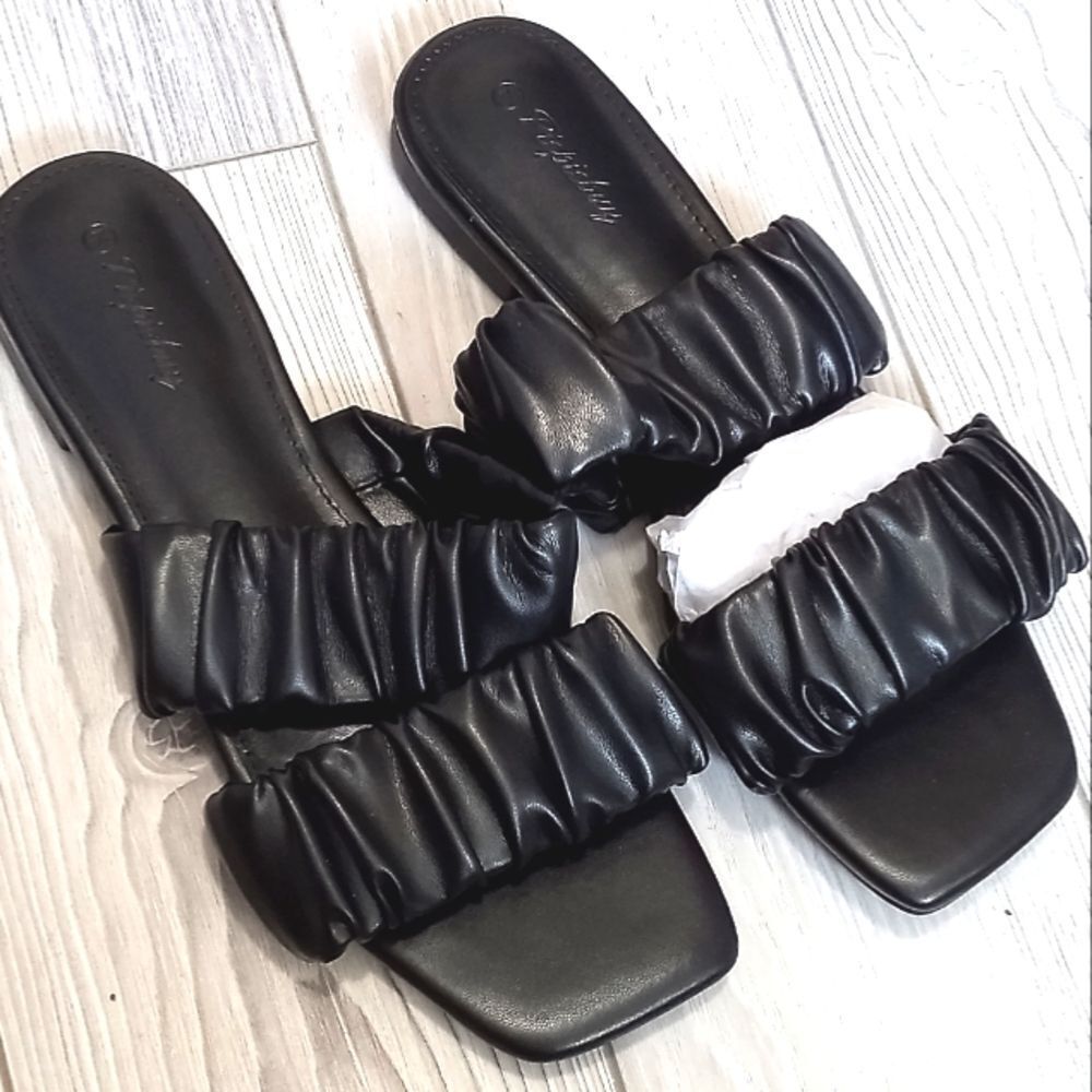 (55-3924)  Piepiebuy Sandals  Sz 7